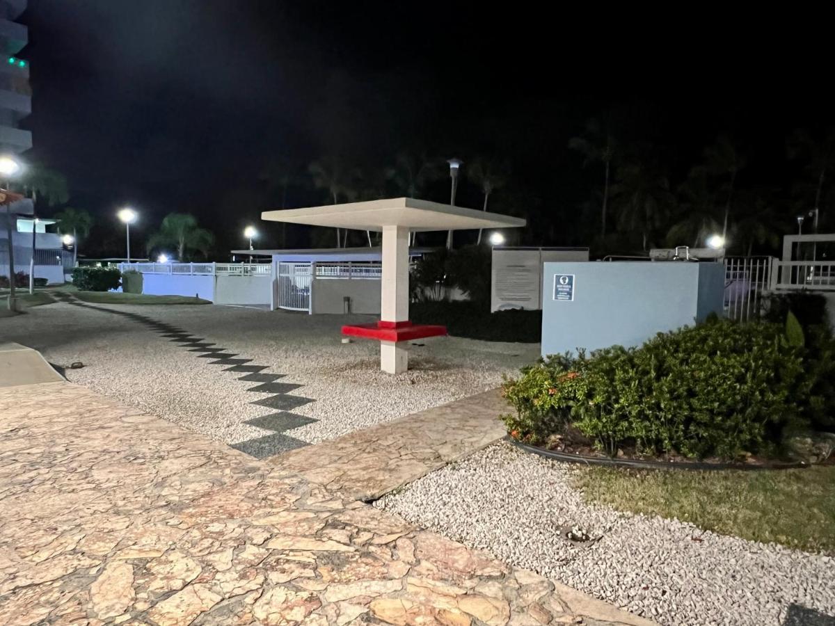 Hobie Oceanfront Apartment At Isla Verde San Juan Zewnętrze zdjęcie